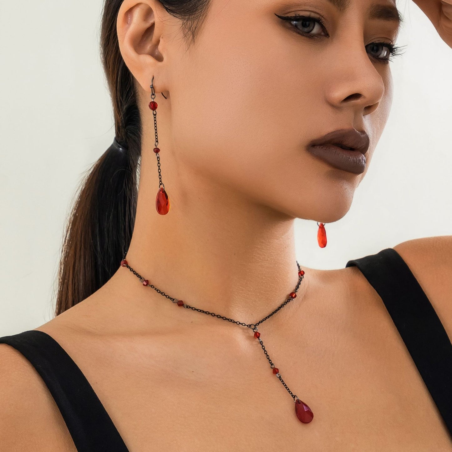 European and American Vintage Gothic Blood Drop Tassel Necklace - Stylish Metal Water Drop Choker