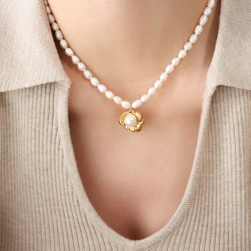 Luxurious Pearl Chain Necklace with Irregular Inlaid Pendant