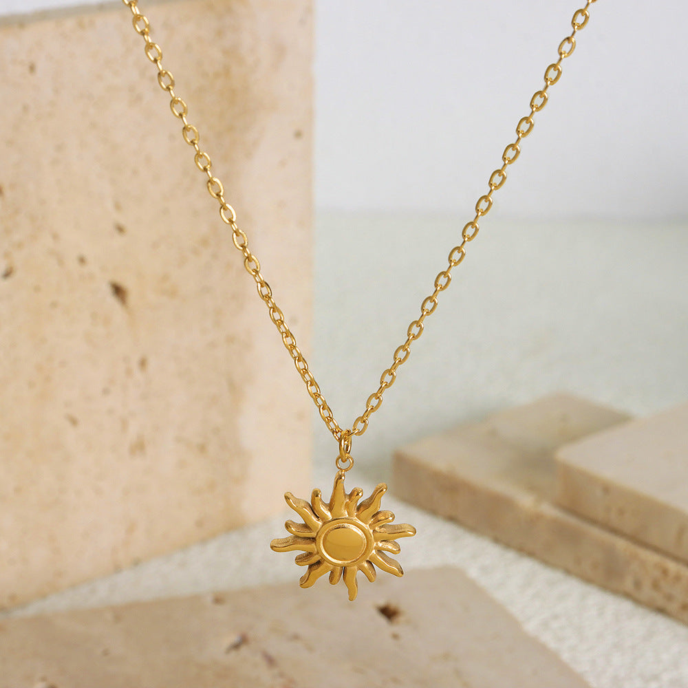 Luxurious 18K Gold-Plated Clavicle Chain Necklace with Sun Pendant