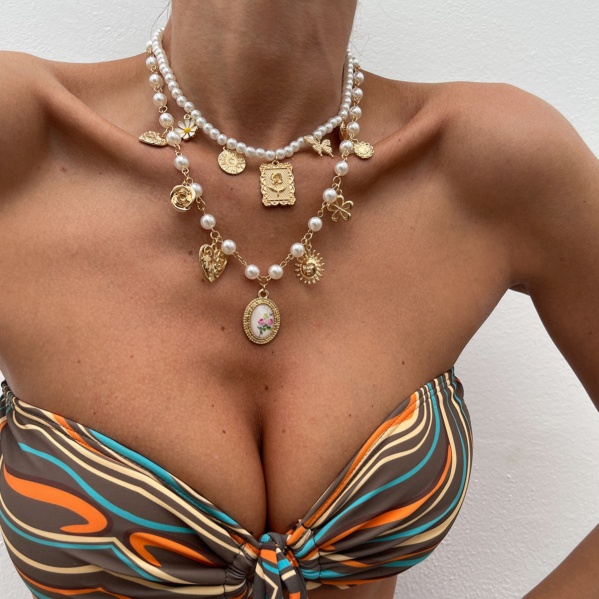 Planderful Vienna Verve Necklace – Elegant Pearl and Rose Bow Design