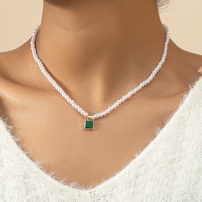 Stylish Pearl Pendant Necklace with a Modern Twist