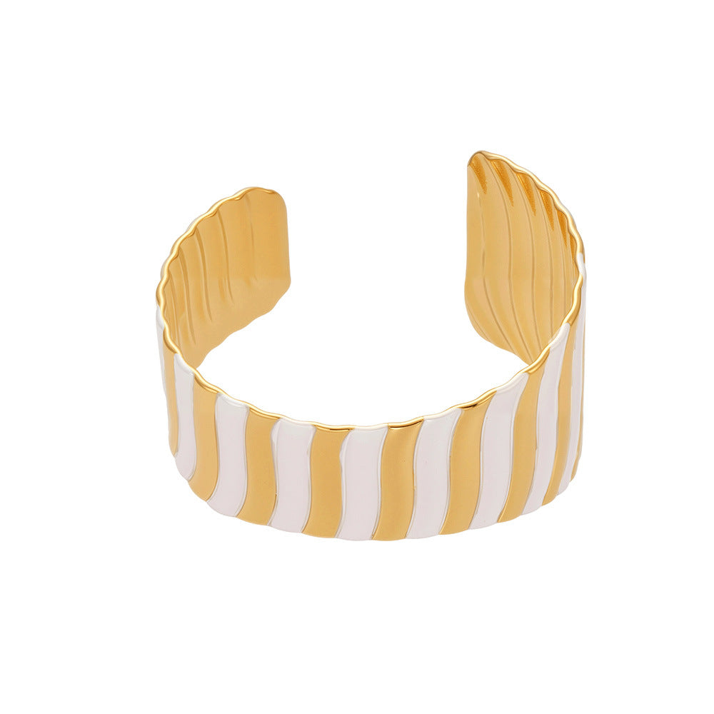 Planderful Everyday Genie Geometric Opening Bracelet Gold