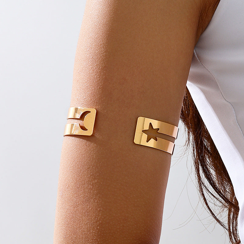 Planderful Vienna Verve Bracelet – Stylish Metal Star and Moon Design