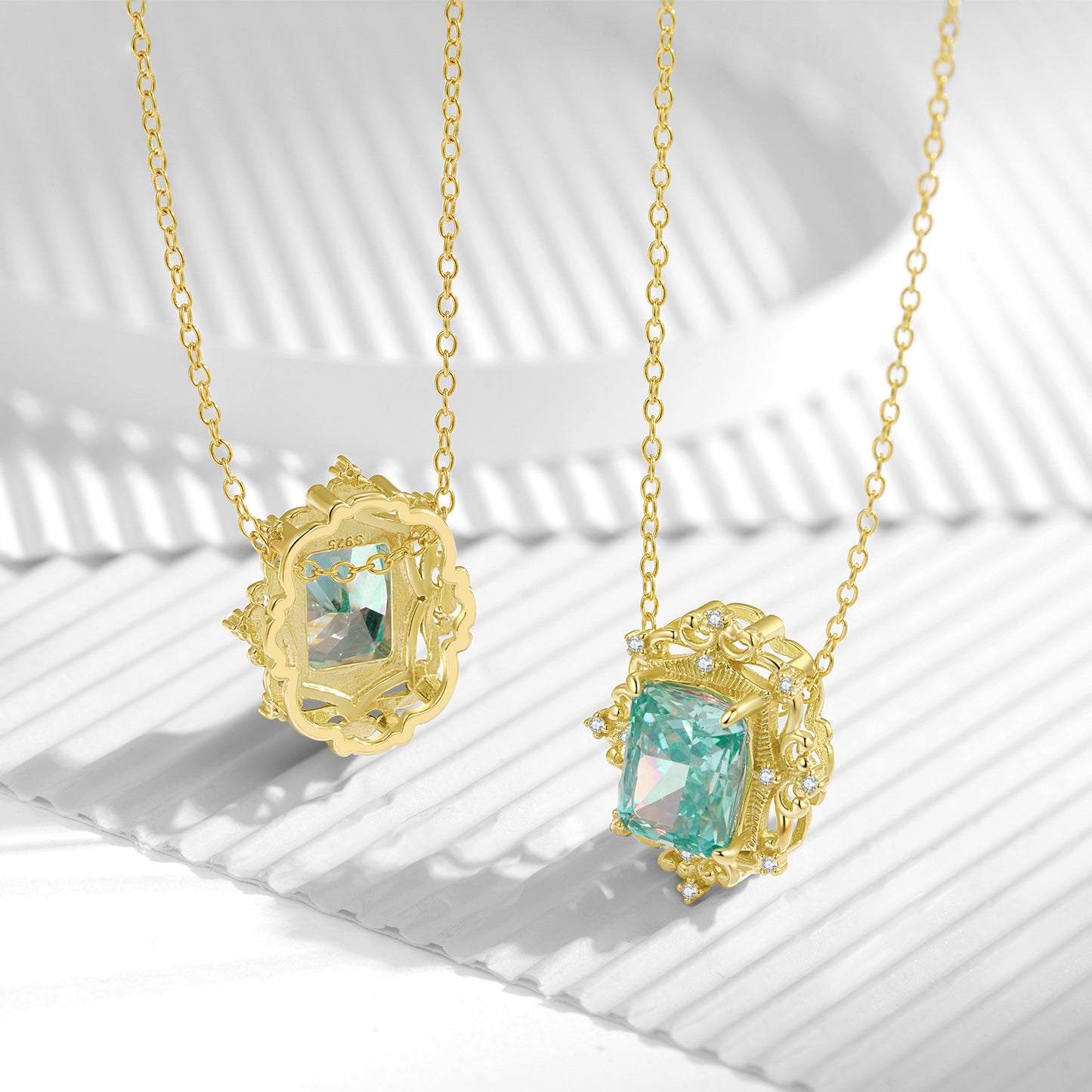 Planderful Everyday Genie Necklace – Original Retro Pattern Design Silver and Gold Collarbone Chain