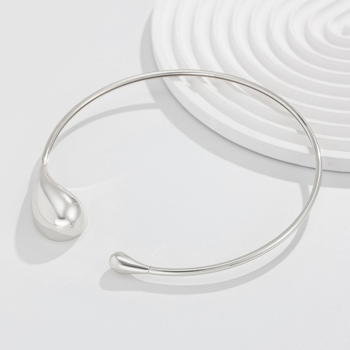 Planderful Vienna Verve Necklace – Elegant Water Drop-Shaped Design