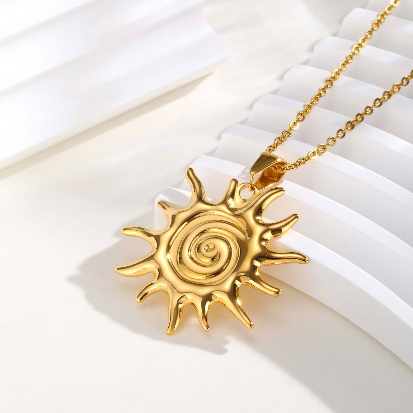 Hot-Selling Wind Stainless Steel Gold Sun Pendant Necklace Casual Vacation Style Women