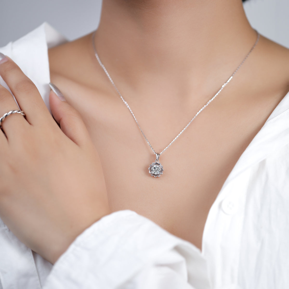 One-Carat D-Color S925 Sterling Silver Women's Pendant Necklace