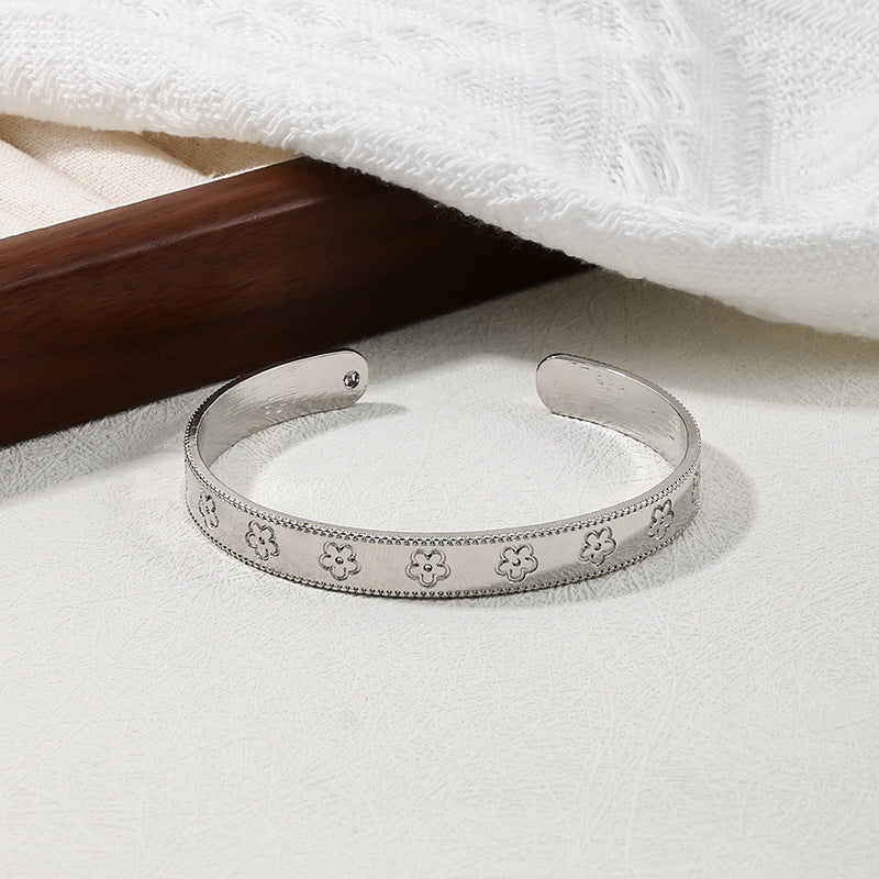 Grand Clover Charm Bracelet - Elegant Vienna Verve Collection
