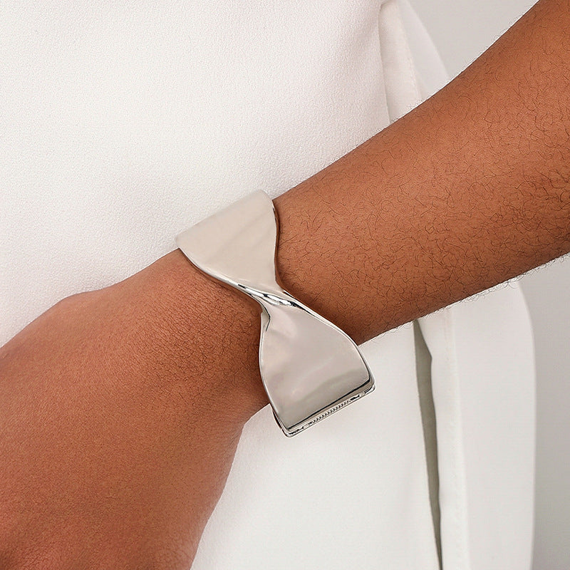 Exaggerated Bow Open Bracelet in Glossy Fashion Design - Vienna Verve Collection