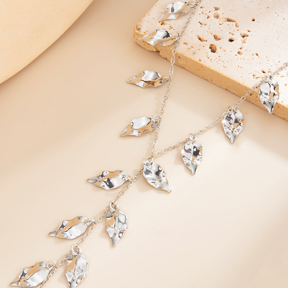 Leaf Pendant Y-Shaped Fringe Necklace