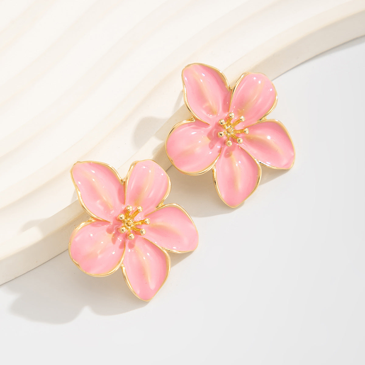 Planderful Vienna Verve Earrings – Elegant Oil-Dripping Flower Design