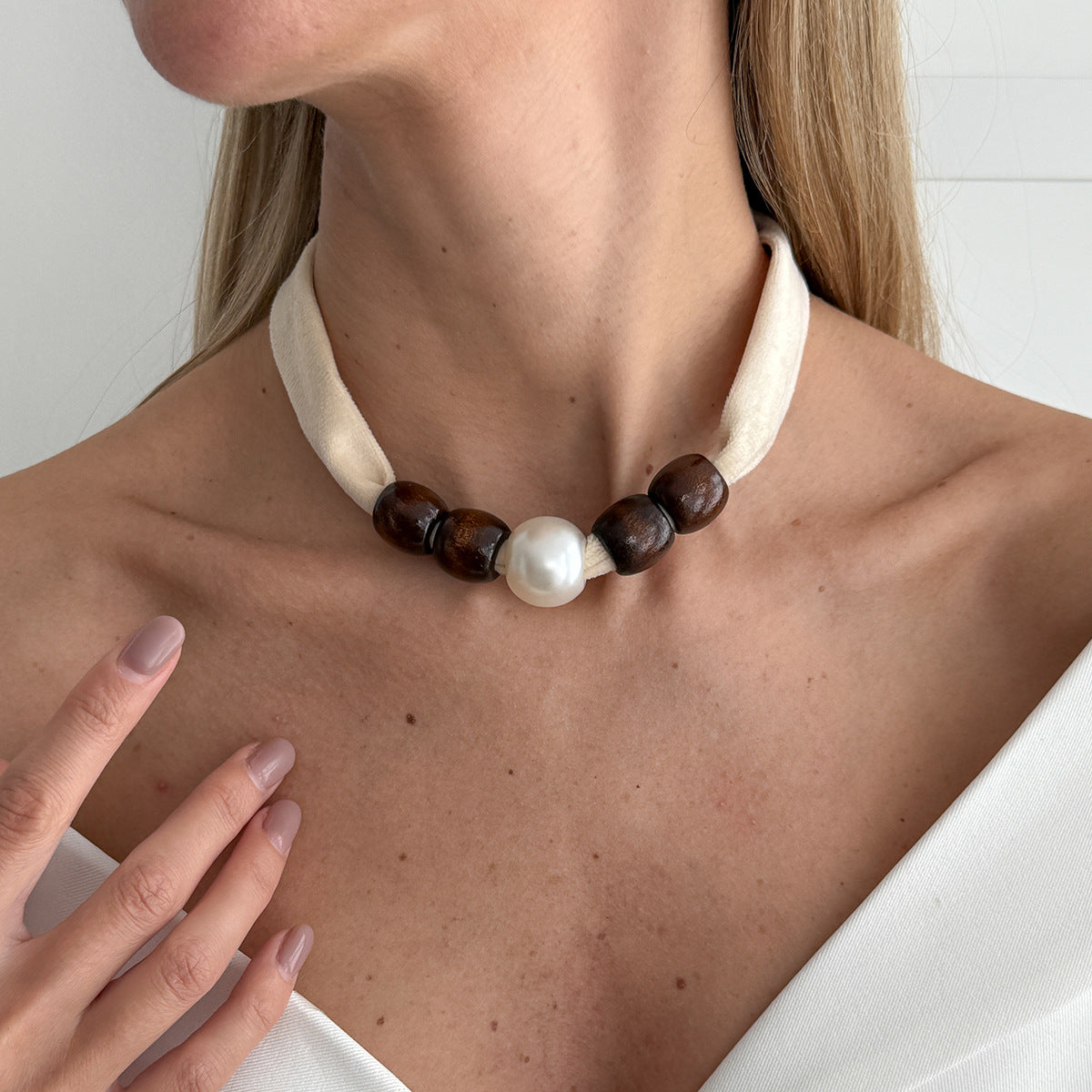Wood Bead Pearl-Style Collarbone Necklace