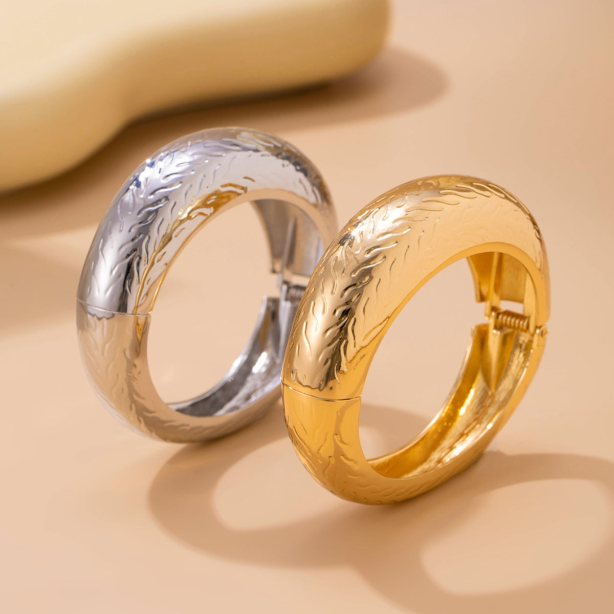 Planderful Vienna Verve Bracelet – Exaggerated Glossy Design