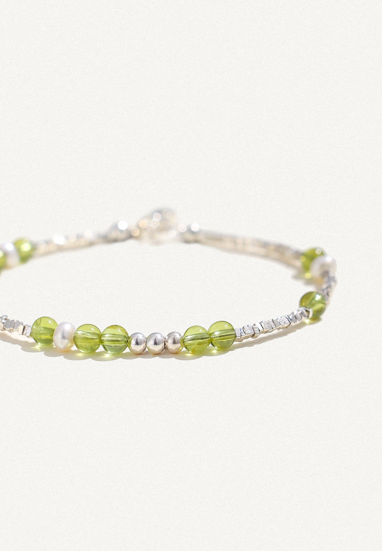 Planderful Fortune's Favor Bracelet – Elegant Peridot and Pearl Design