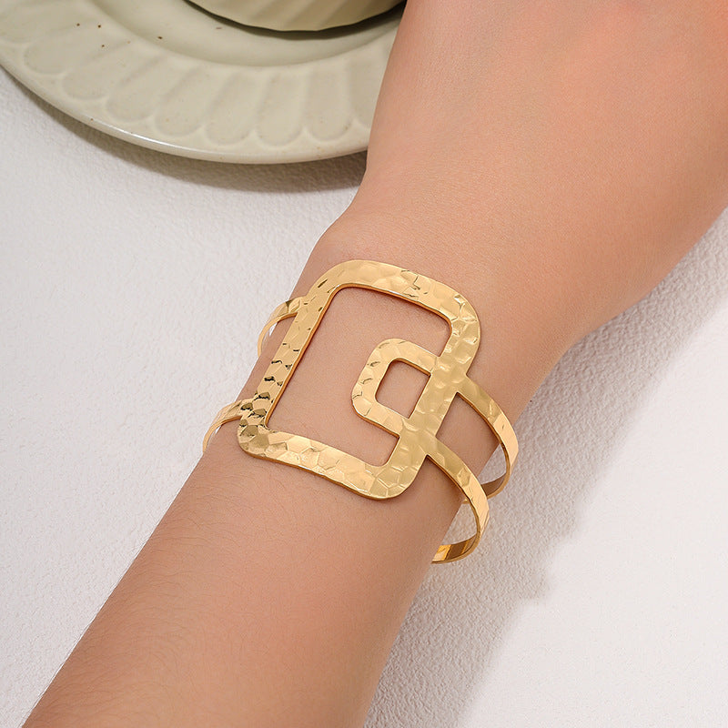 Exaggerated Metal Geometric Bracelet with Personalized Female Fashion Twist