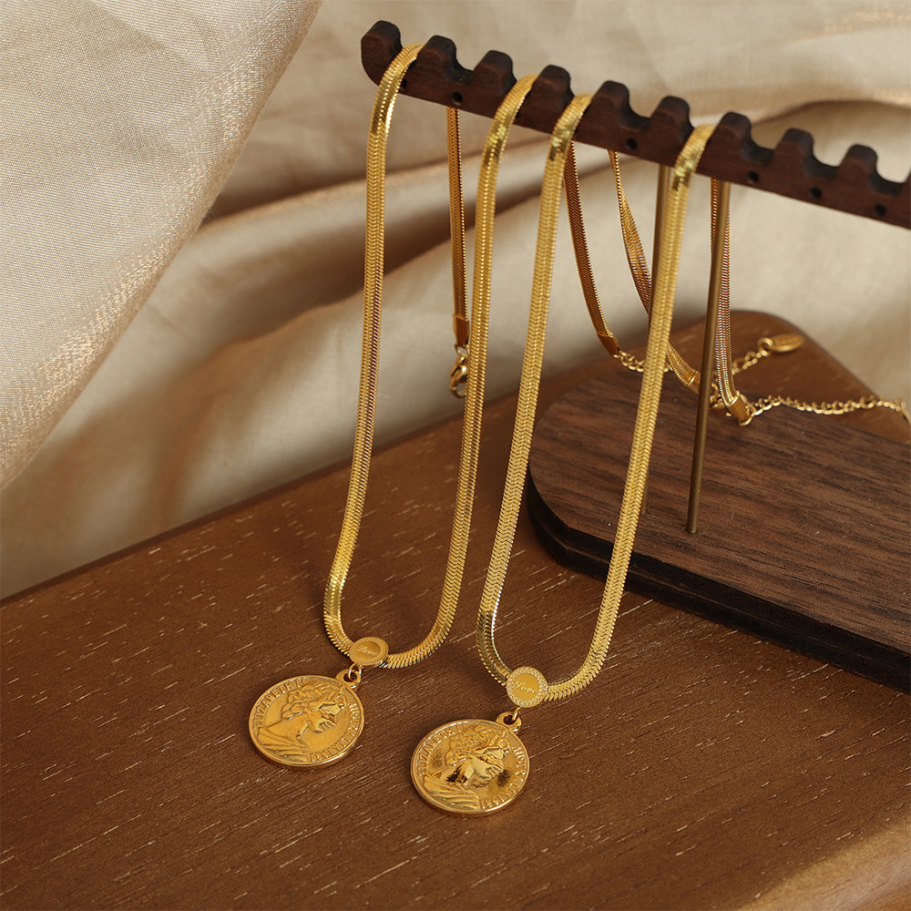 Luxurious Titanium Steel Gold-Plated Portrait Medallion Pendant Necklace for Fashionable Women