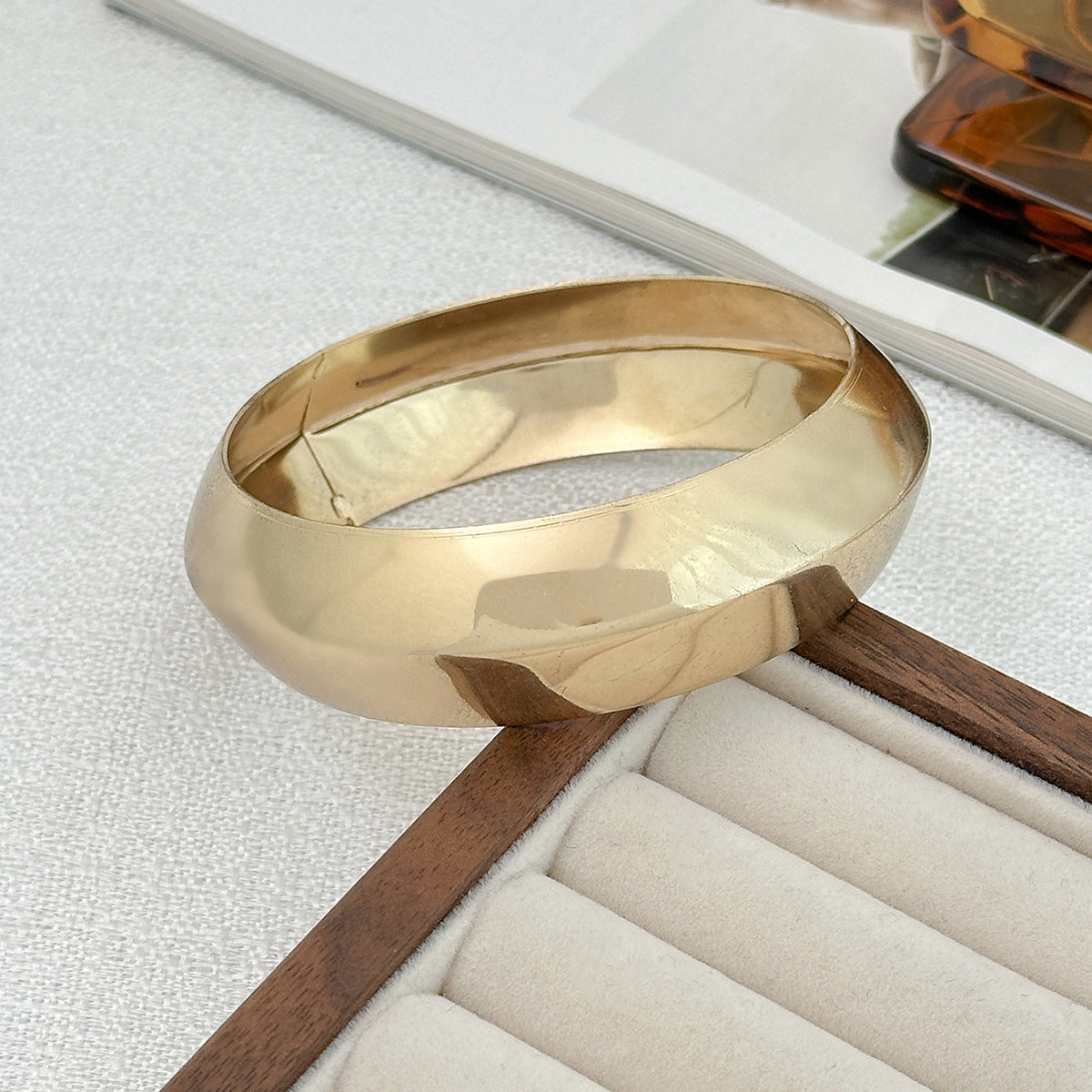 Planderful Vienna Verve Metal Bracelet For Women Smooth Surface Statement Jewelry