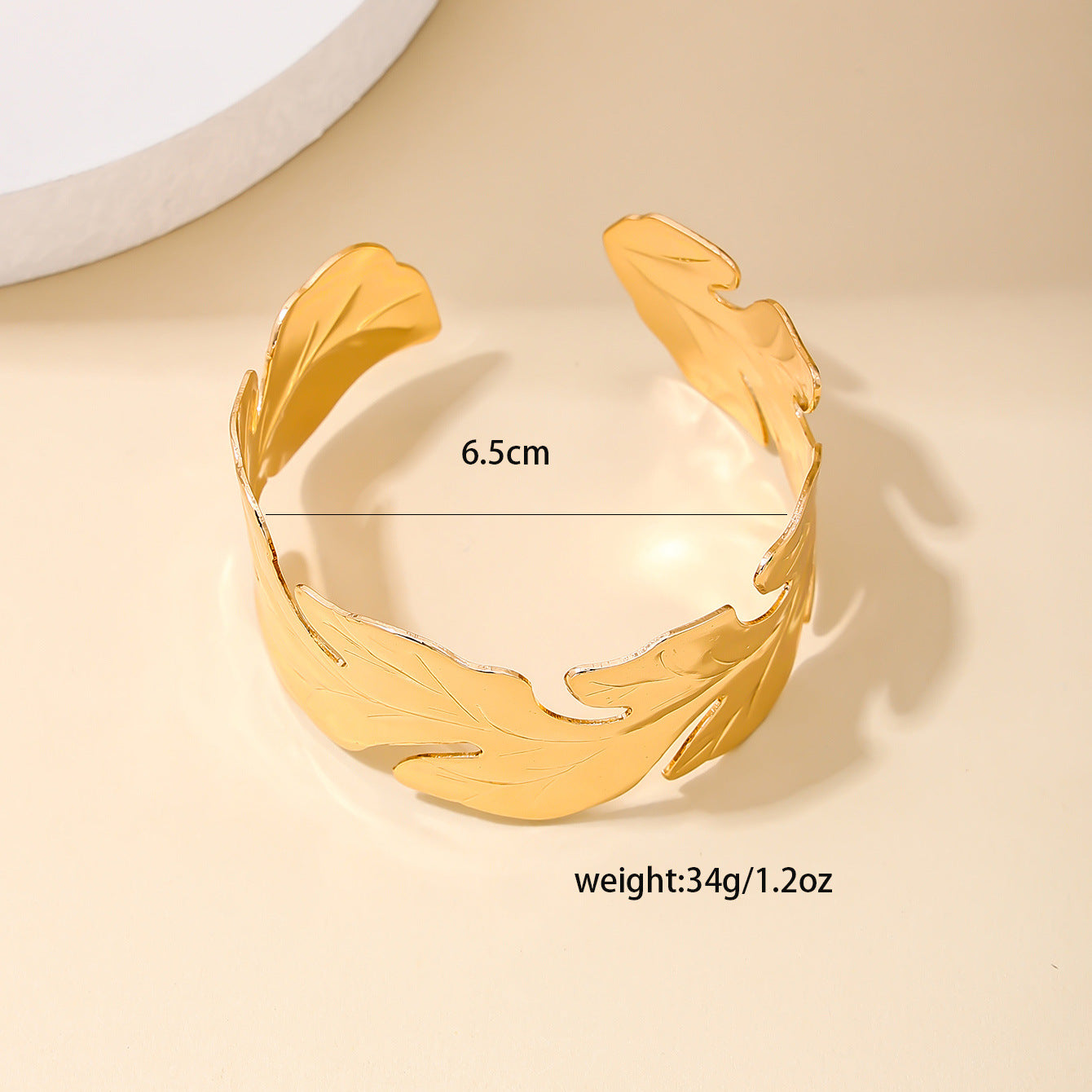 Exaggerated Leaf Design Statement Bracelet - Retro Chic Jewelry Piece