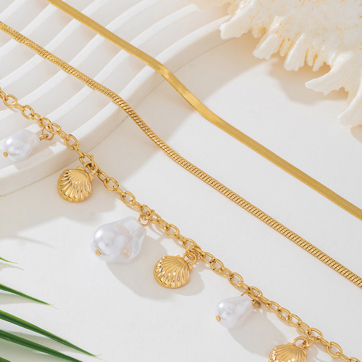 Planderful Vienna Verve Necklace – Elegant Metal Chain with Imitation Pearl Pendant