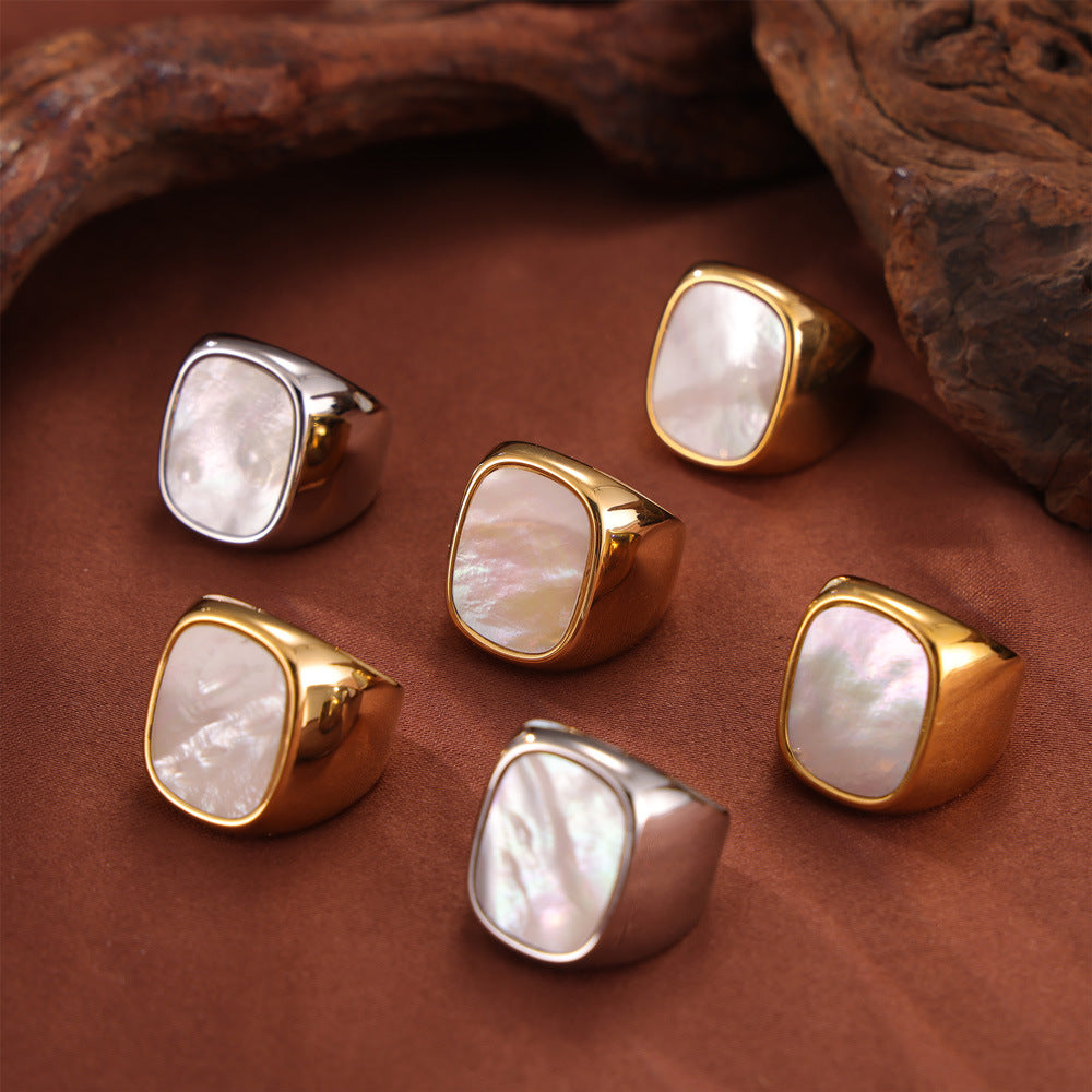 Elegant Hepburn-Inspired White Fritillary Design Gold-Plated Ring