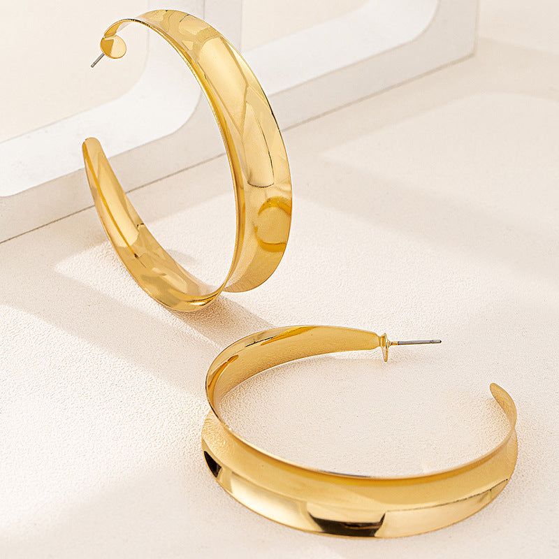 Planderful Vienna Verve Earrings – Exaggerated Metal C-Shaped Design