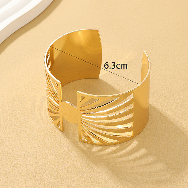 Luxury Retro Hollow Open Bracelet - Vienna Verve Collection