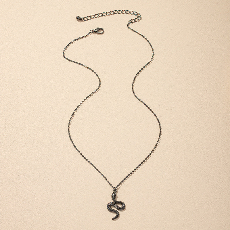 Vintage-inspired Serpent Pendant Necklace with European and American Cold Wind Aesthetic