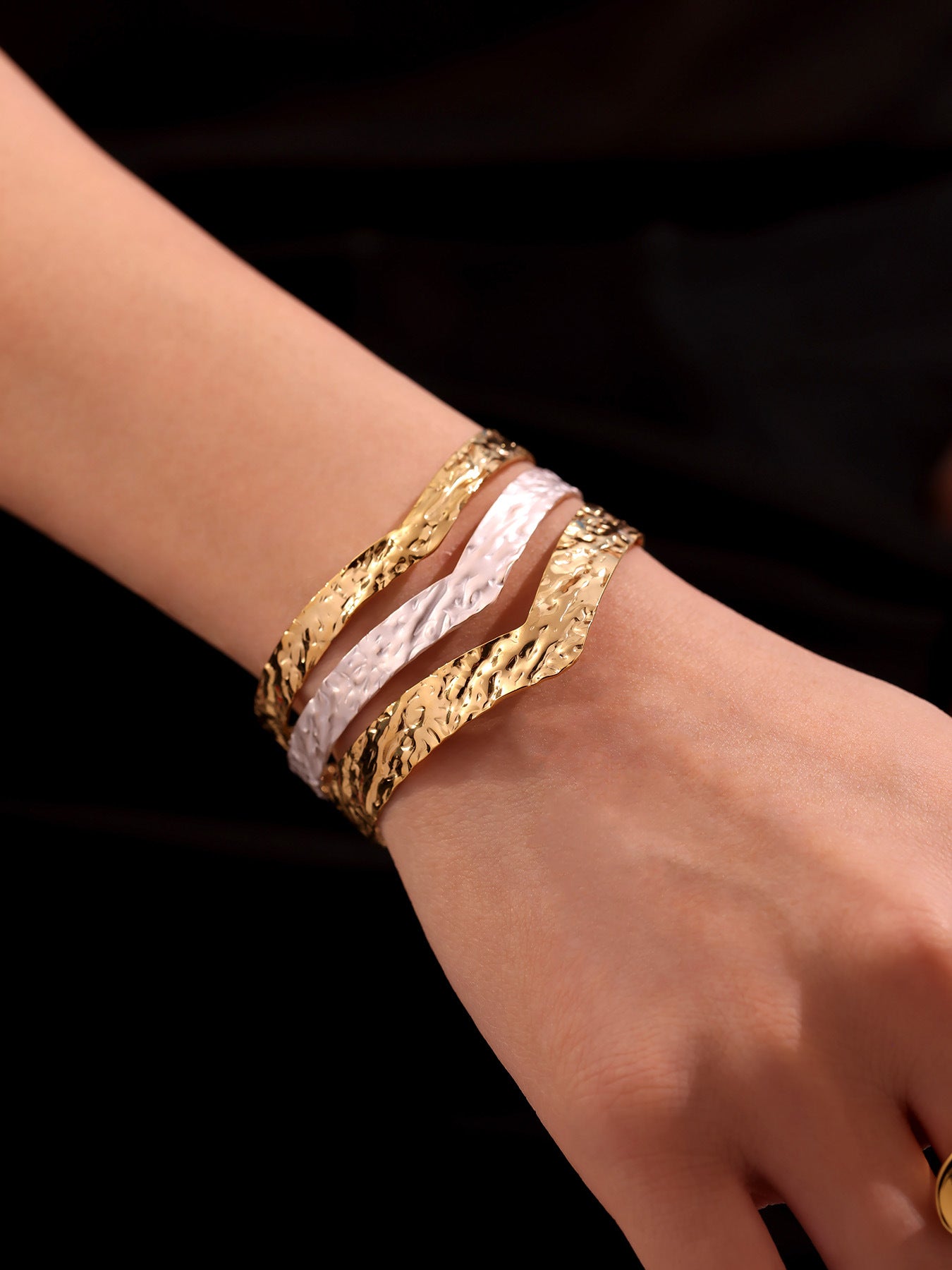 Planderful Minimalist Opening Bracelet 18K Gold Unisex Style