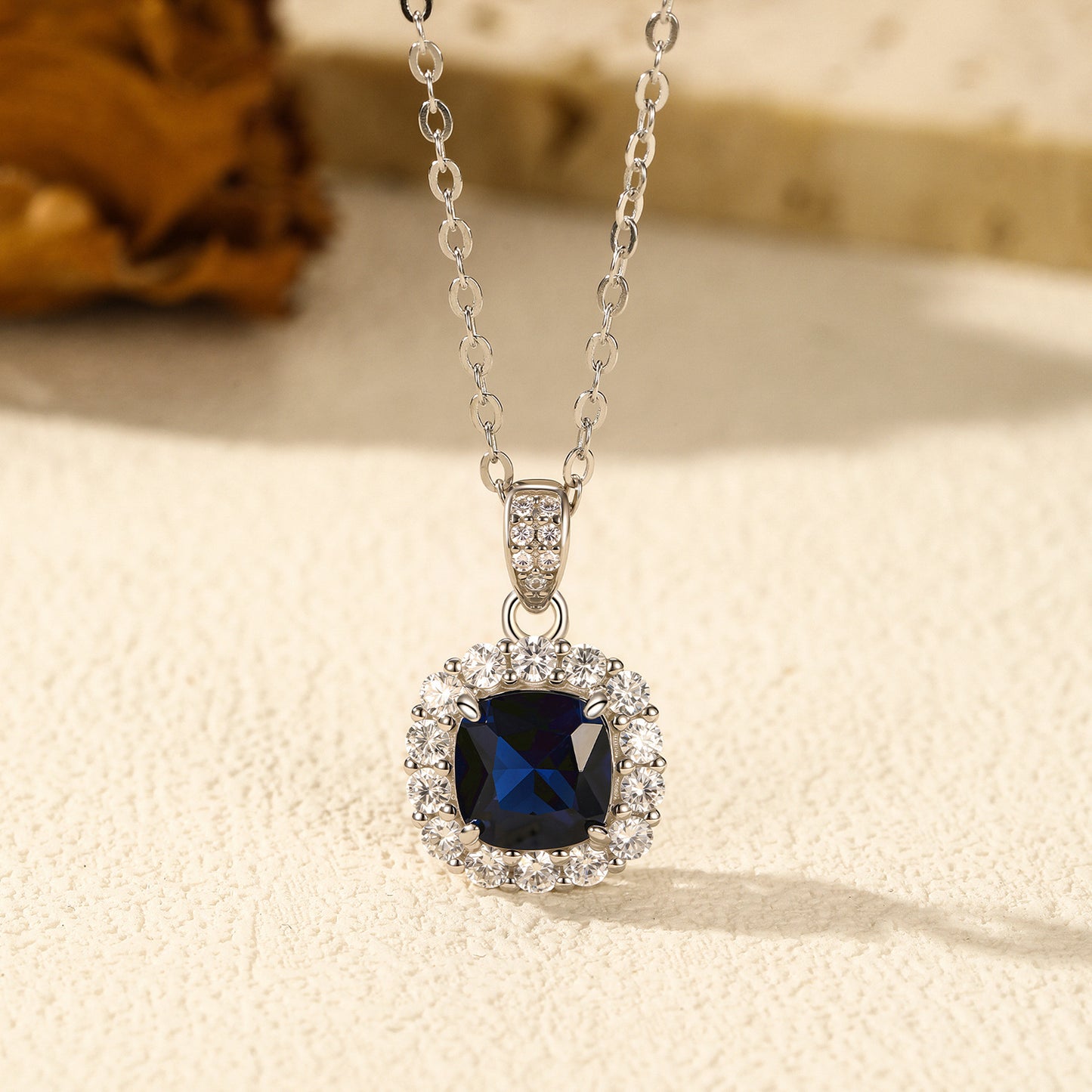 Planderful Collection S925 Sterling Silver British Retro Imitation Sapphire Necklace – Romantic Charming Temperament Luxury Collarbone Chain
