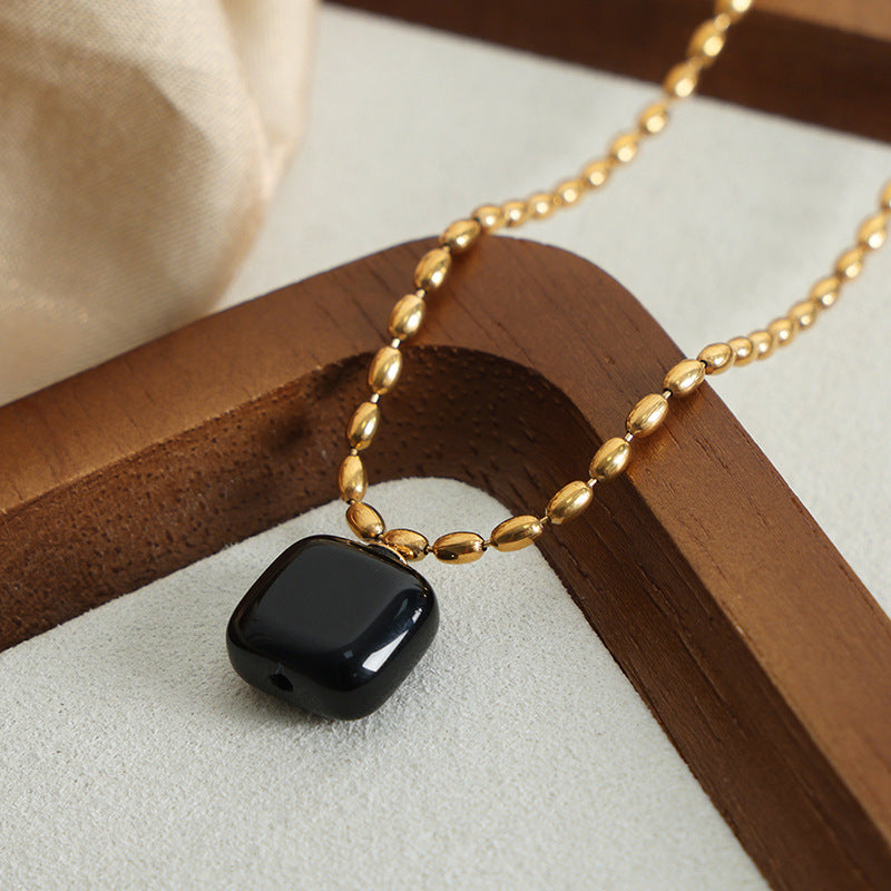 Elegant Geometric Agate Pendant Necklace with Luxurious Titanium Gold Plating