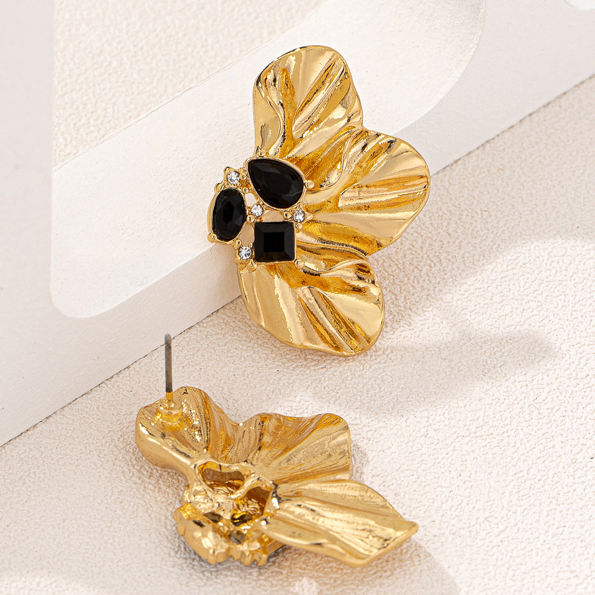 Planderful Vienna Verve Earrings – Fashionable Rhinestone Flower Design