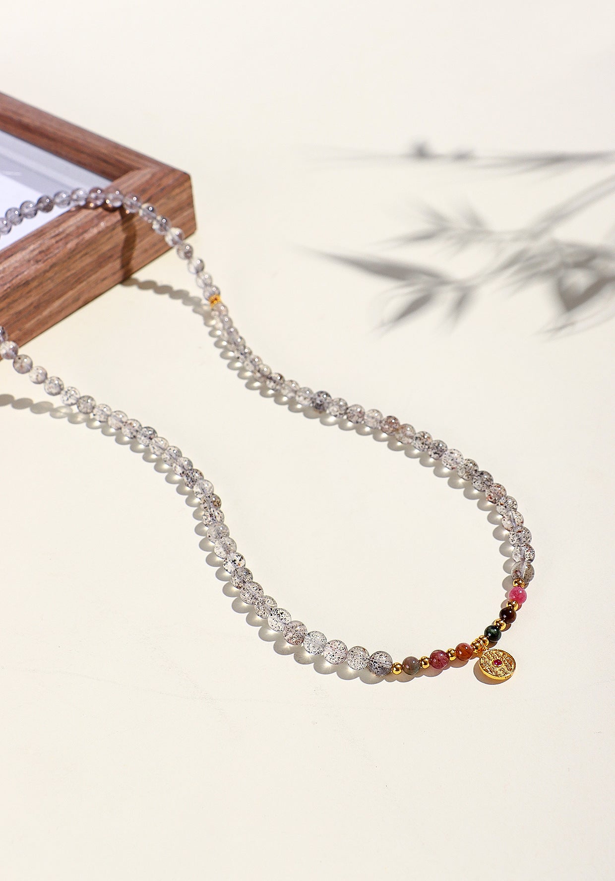 Planderful Fortune's Favor Bracelet – Stylish Black Strawberry Crystal Design