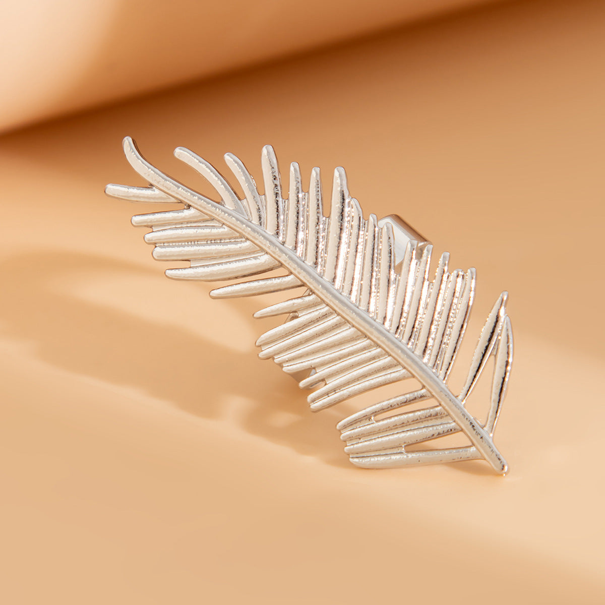 Planderful Vienna Verve Ring – Elegant Flower Design with Imitation Pearl