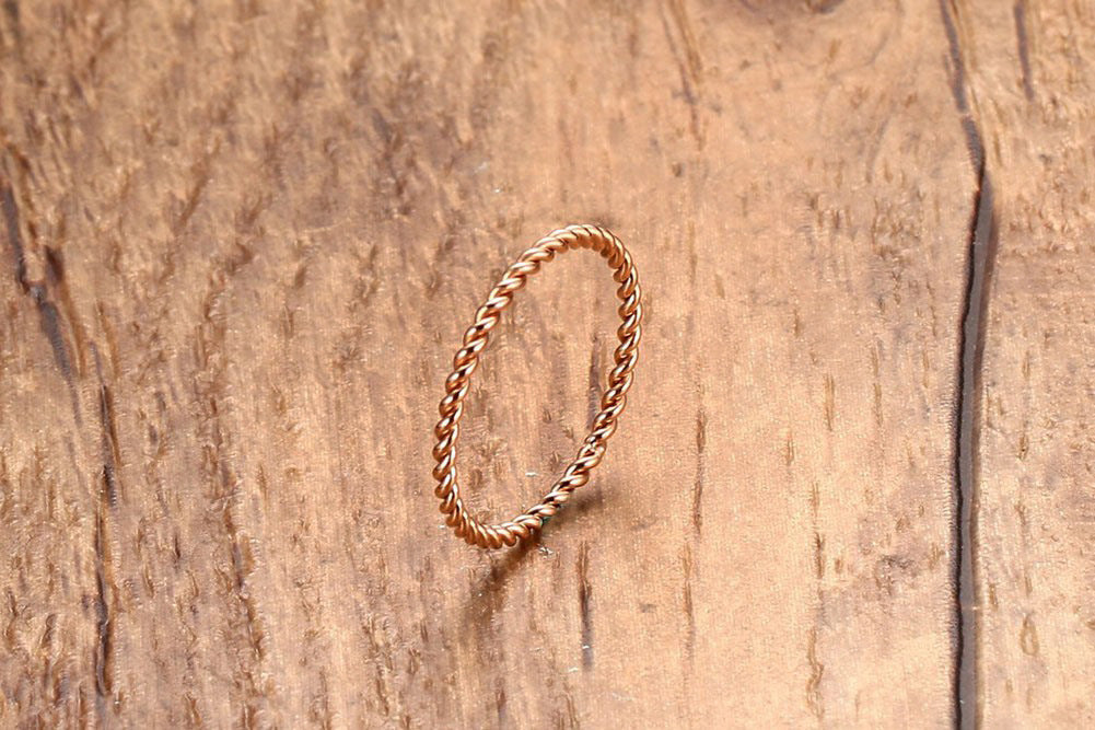 Jewelry 18K Gold Japan and Korea Titanium Steel Twisted Ring