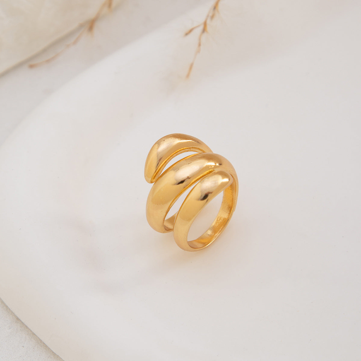 Planderful Vienna Verve Ring – Exaggerated Creative Design with Imitation Pearls