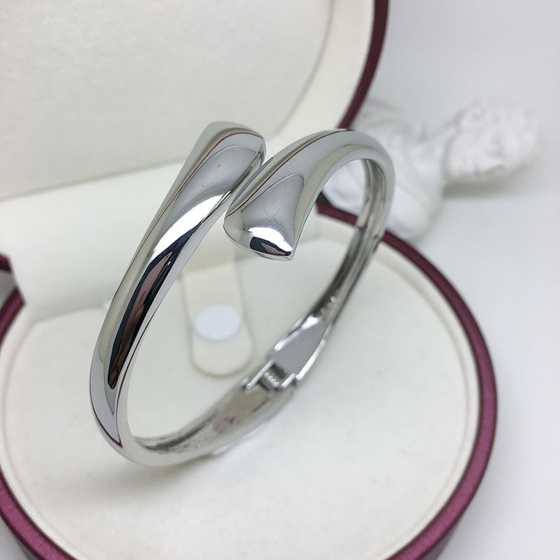 Street Chic Rose Gold Bracelet - Trendy Wholesale Accessory for Women, Perfect for Fashionable Outfits