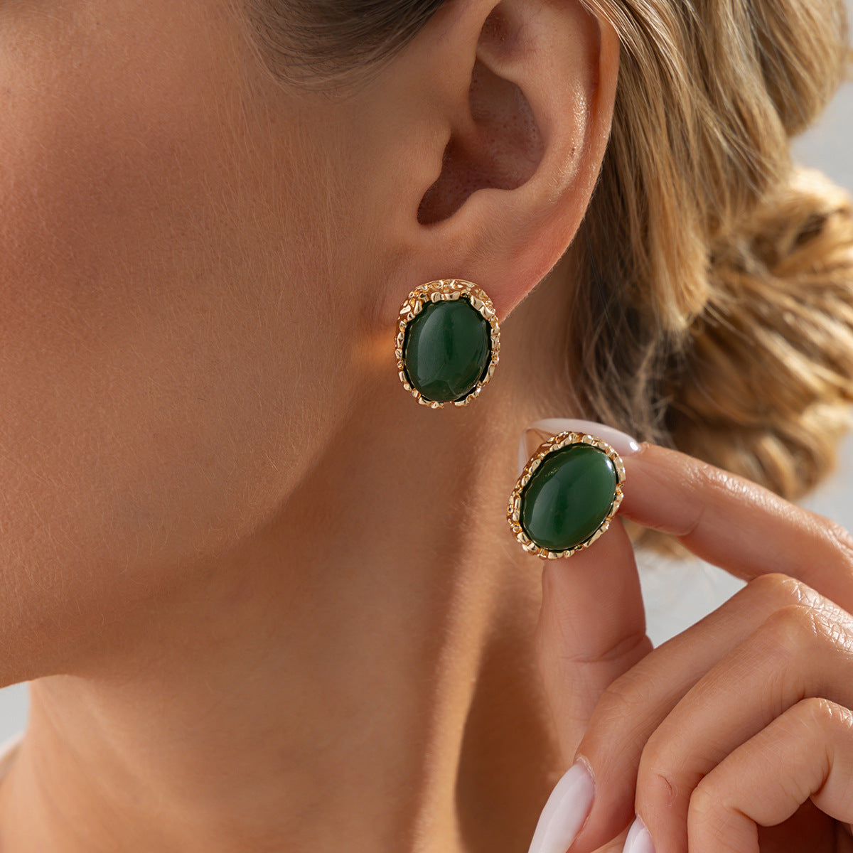 Planderful Vienna Verve Colored Stone Stud Earrings Retro Court Style Hammered Pattern Jewelry For Women Statement