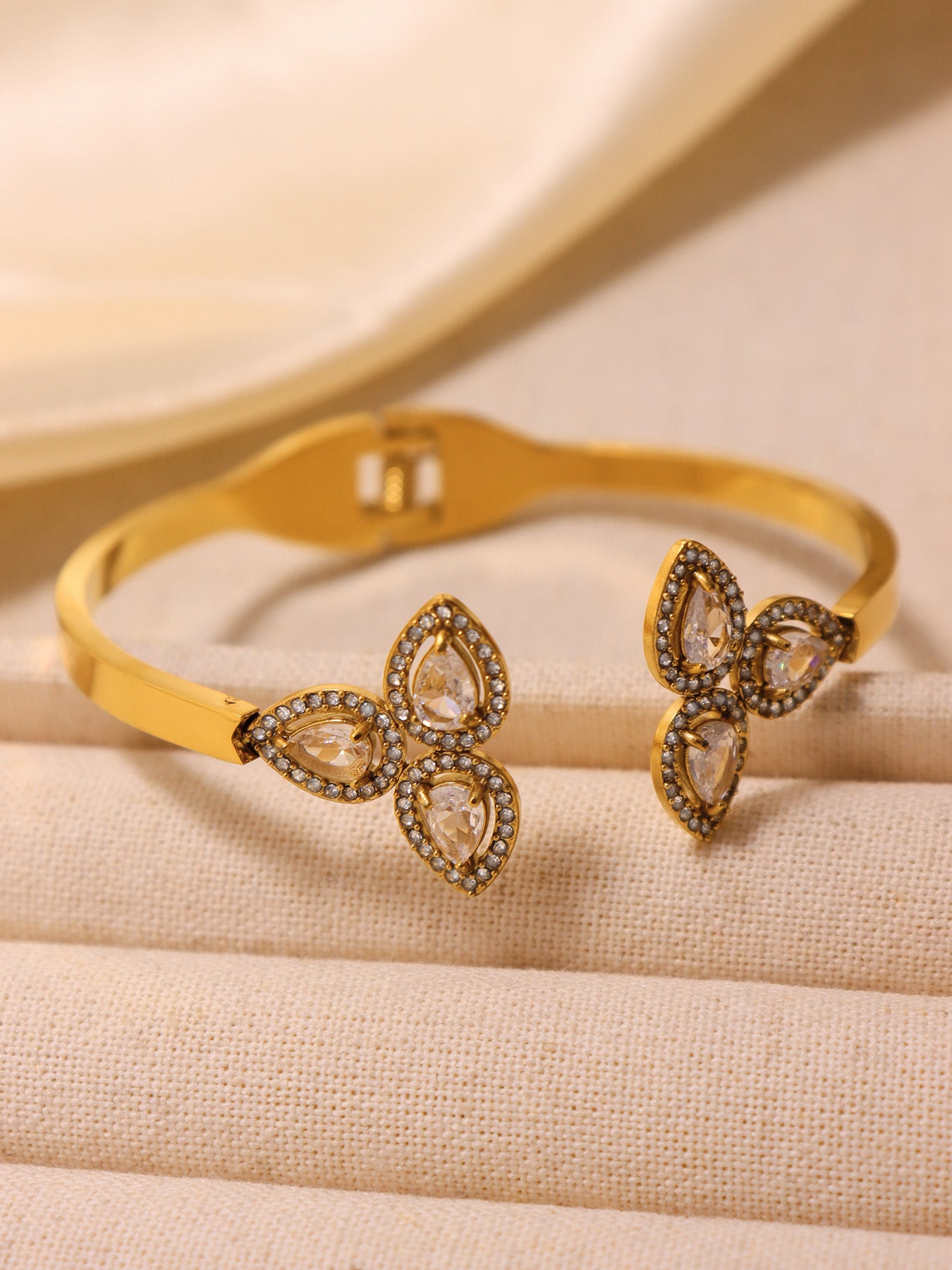 Planderful Everyday Genie Zircon Water Drop Bracelet Women