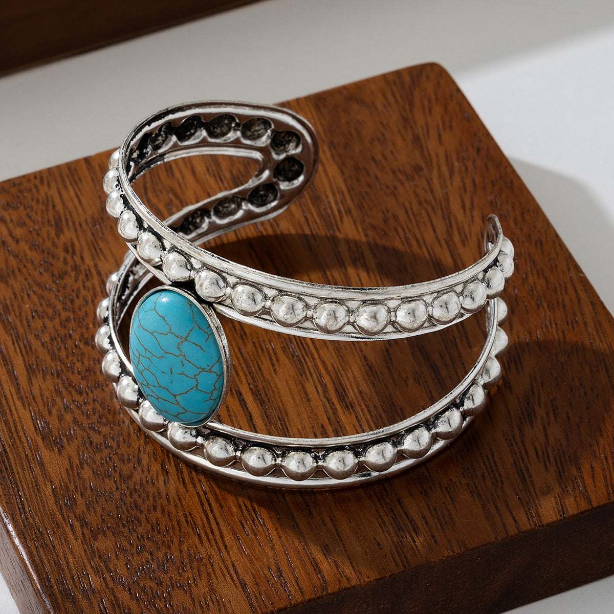 Planderful Vienna Verve Bracelet – Elegant Retro Style with Turquoise Accents
