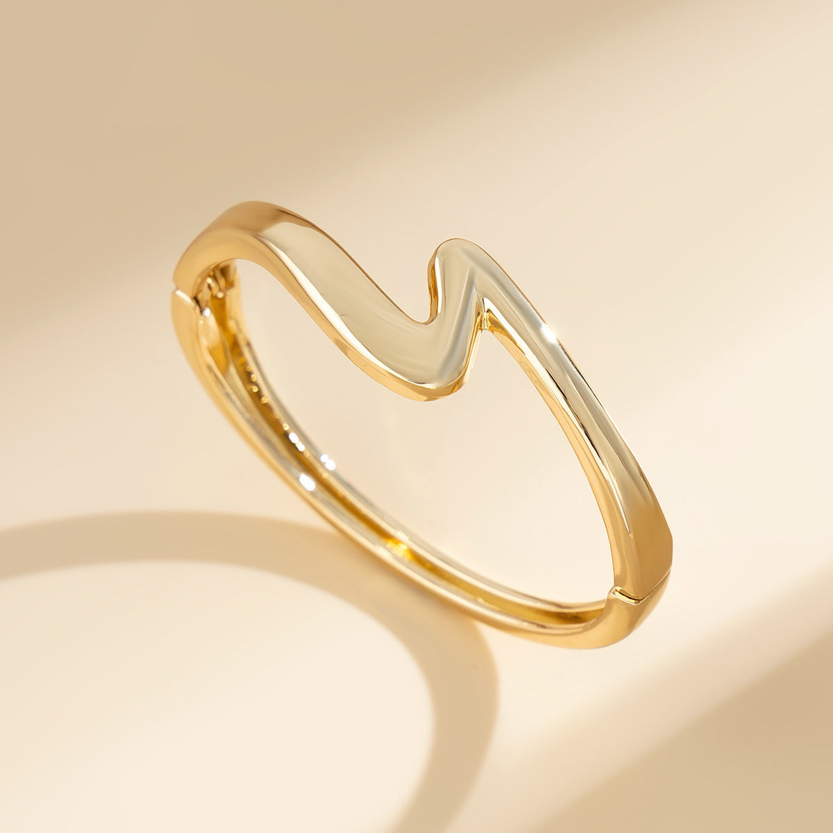Planderful Vienna Verve Z Shaped Minimalist Metal Bracelet For Women Curved Smooth Statement