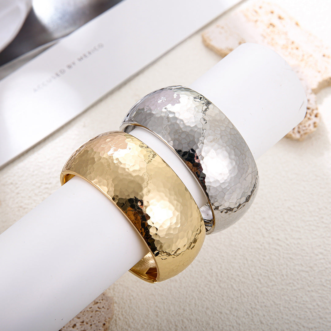 Planderful Vienna Verve Bracelet – Exaggerated Alloy Design for Bold Style