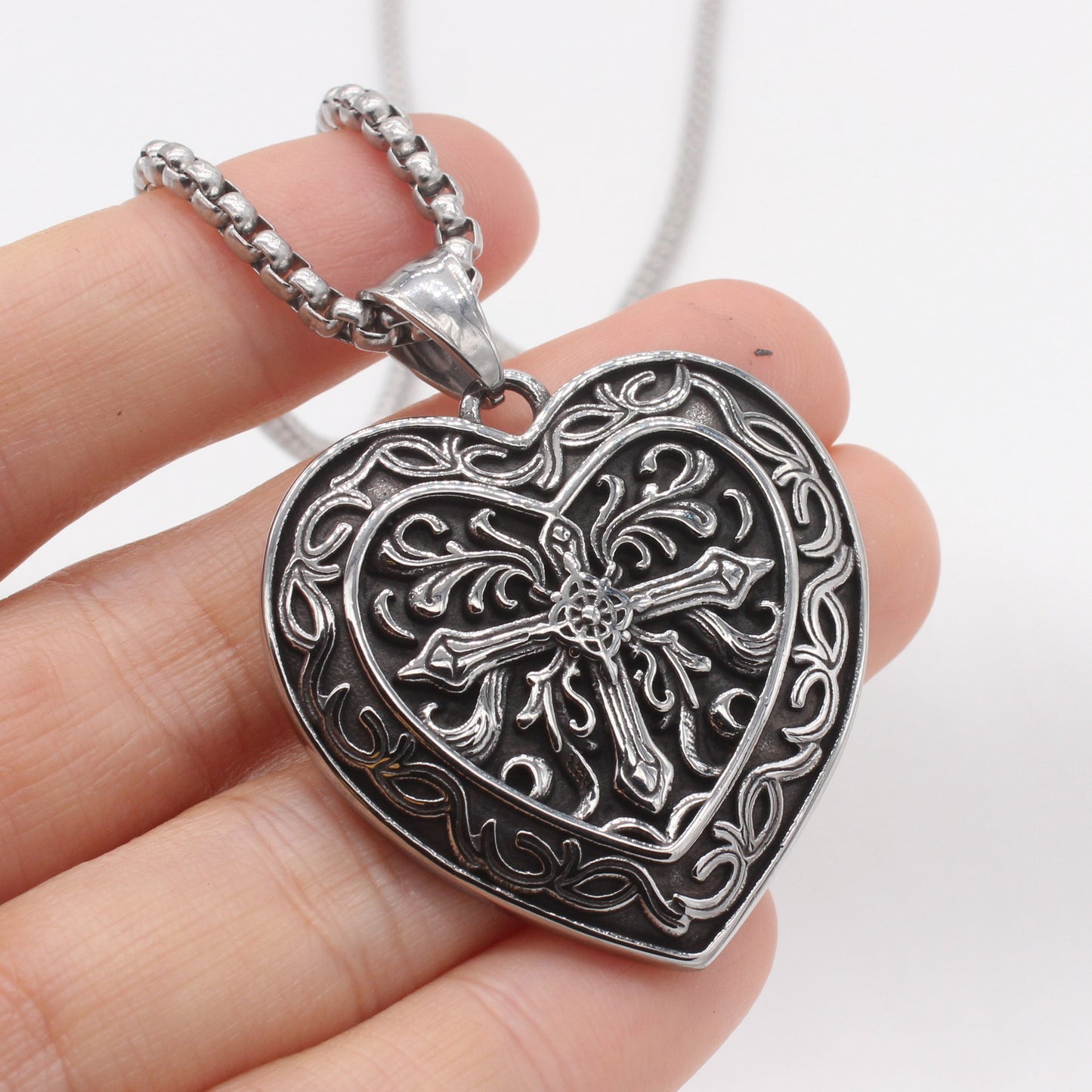 Planderful Jewelry Vintage Cross Pendant For Men In Titanium Steel Heart Shape Enduring Quality