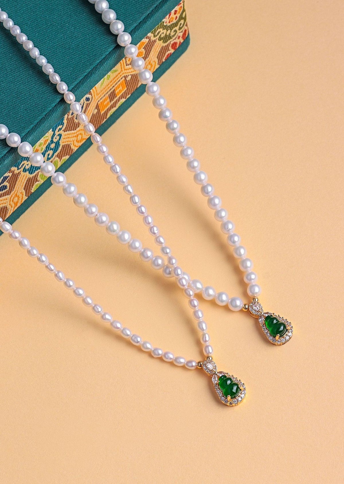 Freshwater Pearl Gourd Pendant Necklace