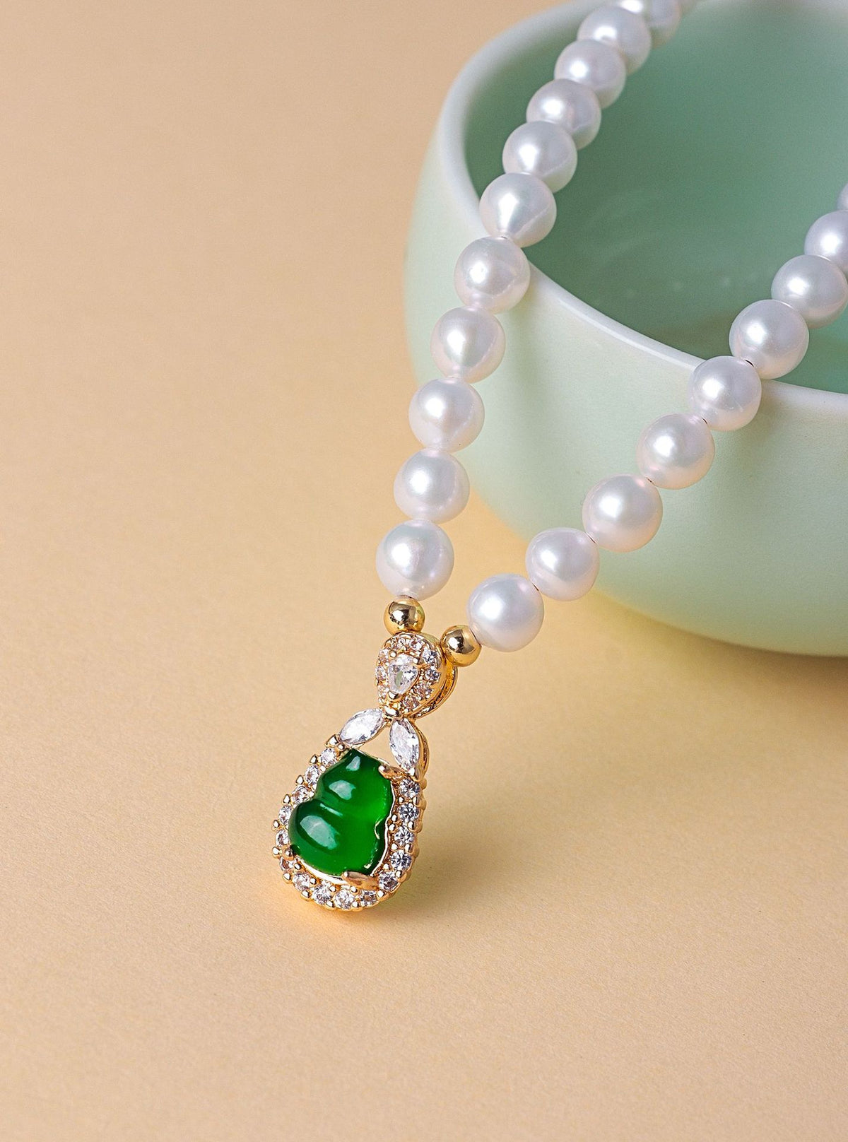 Freshwater Pearl Gourd Pendant Necklace