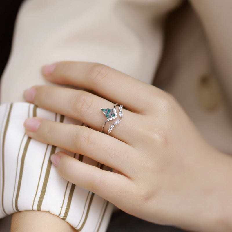 Planderful Everyday Genie Ring – Elegant Kite-Shaped Natural Aquatic Agate Design