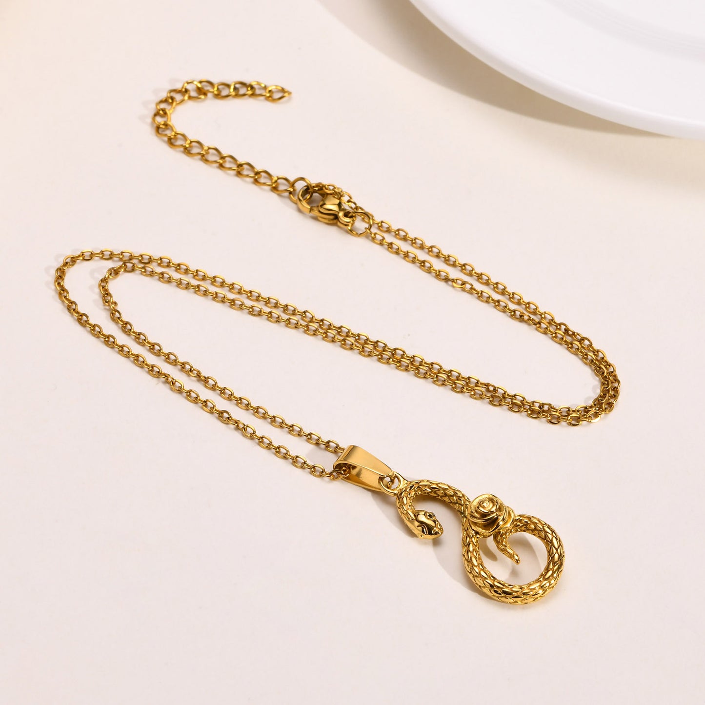 Wholesale of European and American Jewelry Rose Snake Pendant Necklace