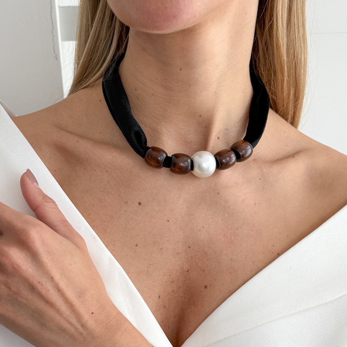 Wood Bead Pearl-Style Collarbone Necklace