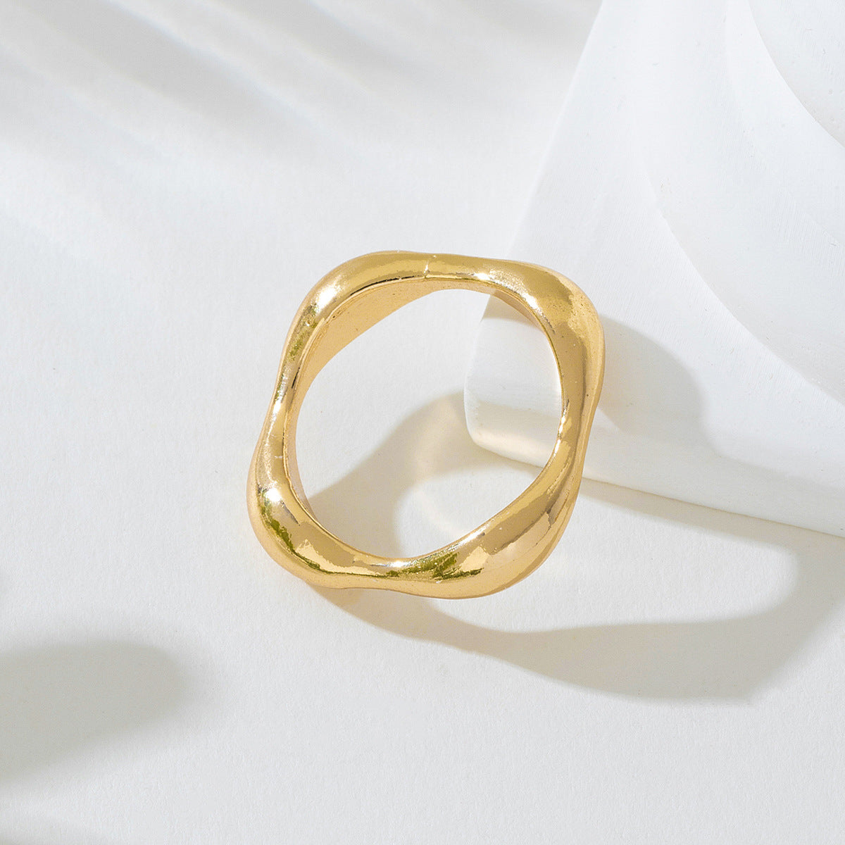 Planderful Vienna Verve Jewelry Set – Fashionable Retro Metal Design