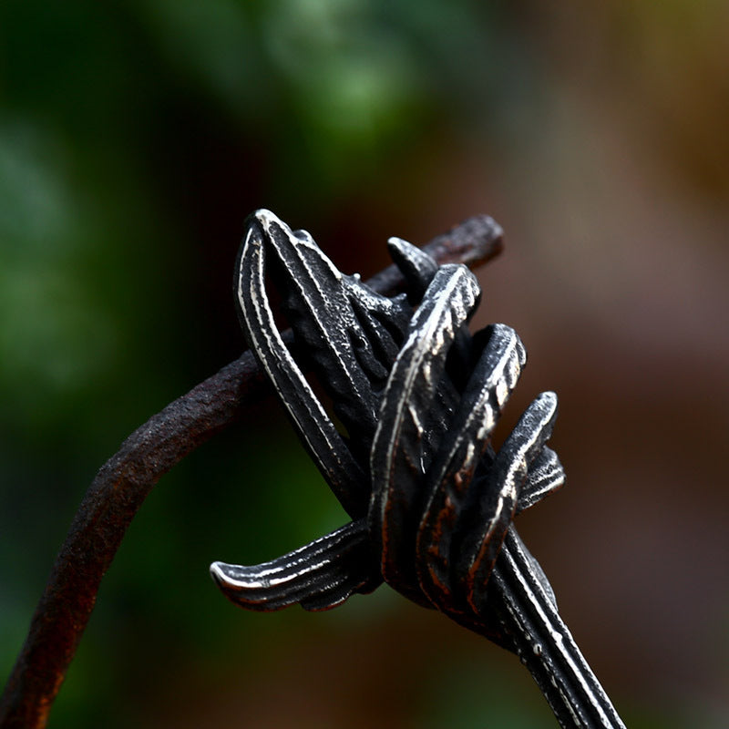 Titanium Steel Retro Broken Sword Pendant Jewelry for Men - Wholesale Film and Television Props