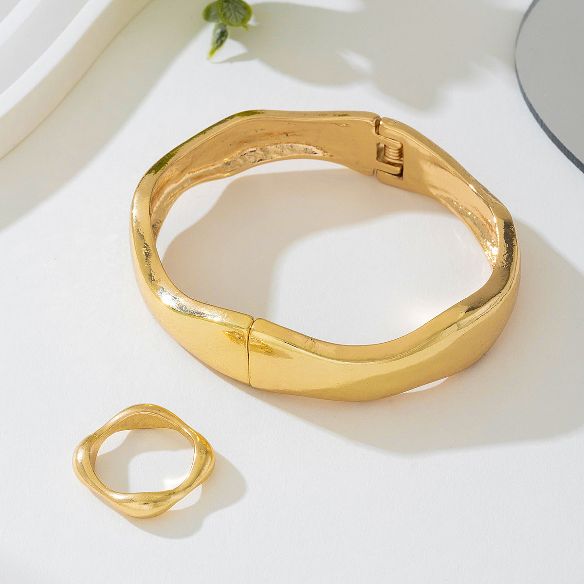 Planderful Vienna Verve Jewelry Set – Fashionable Retro Metal Design